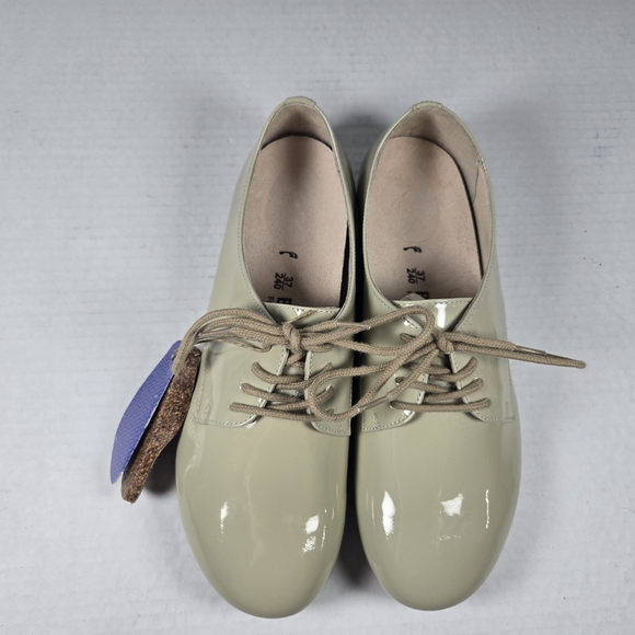 Birkenstock Women's Saunders Cream Cloud Patent Leather Oxfords EU 37 US W7 M5 - Picture 4 of 11